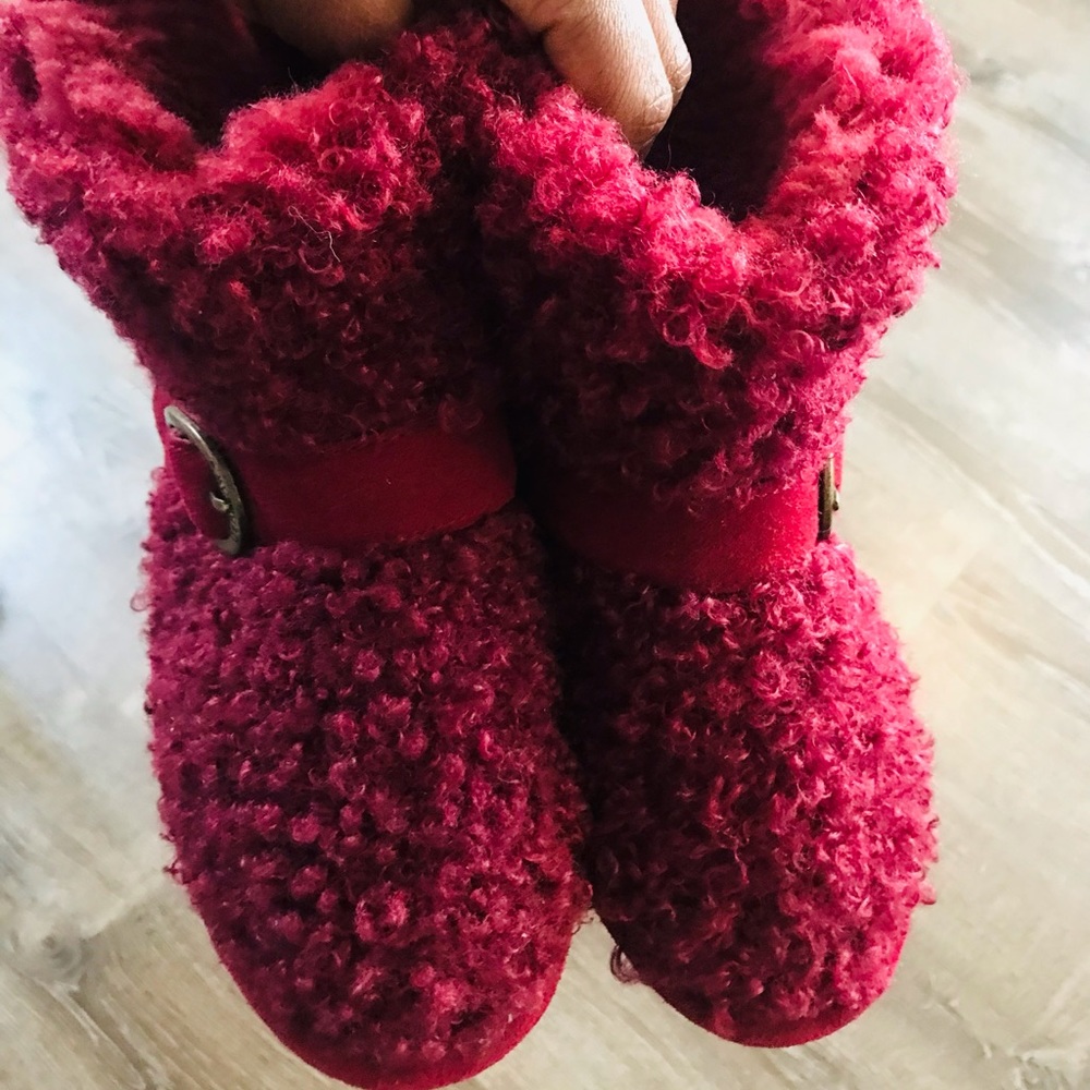 Girls BEARPAW Sheepskin Boots Size 4